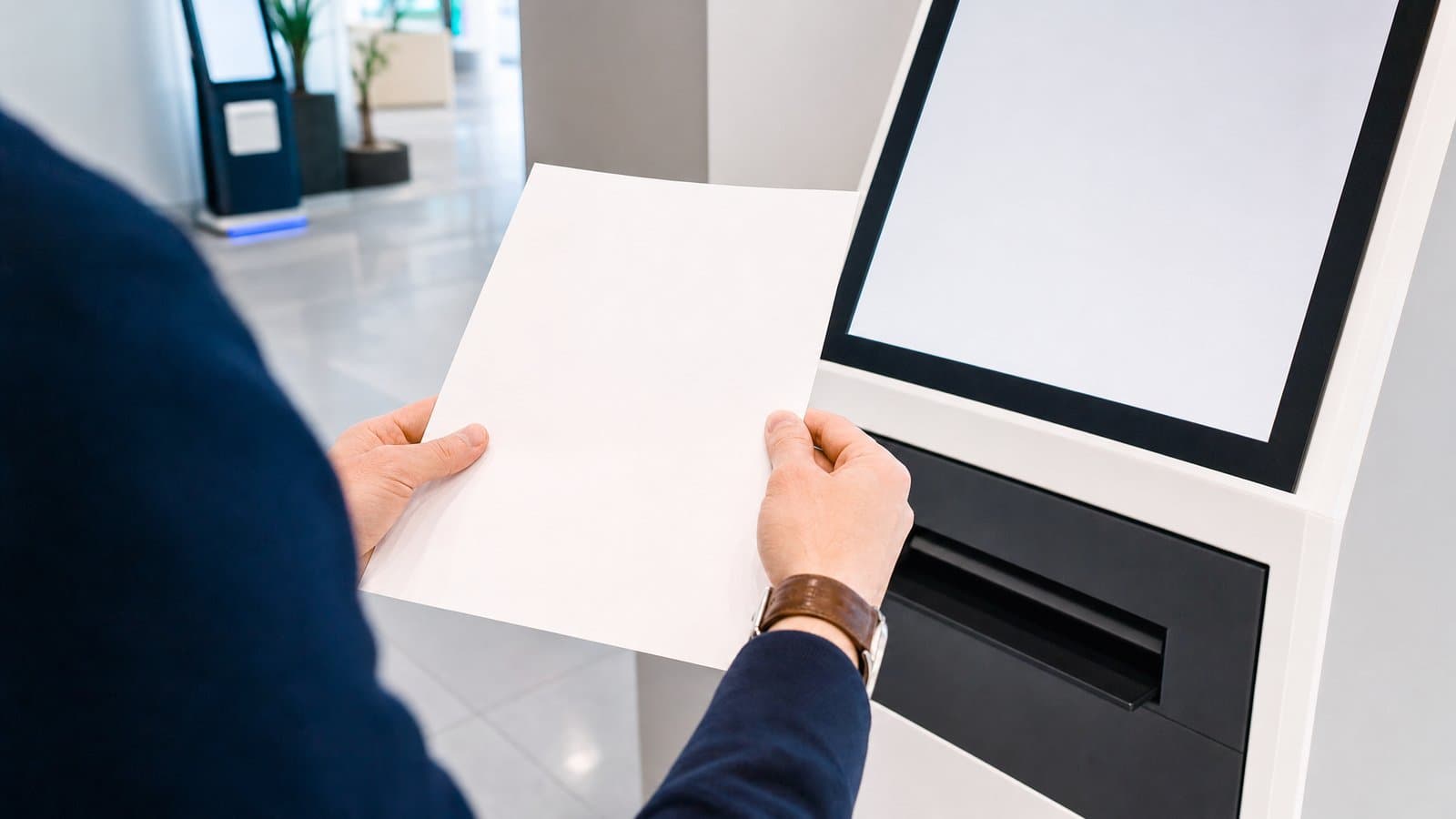 Printing a fresh property register extract to verify the lease registration order was recorded